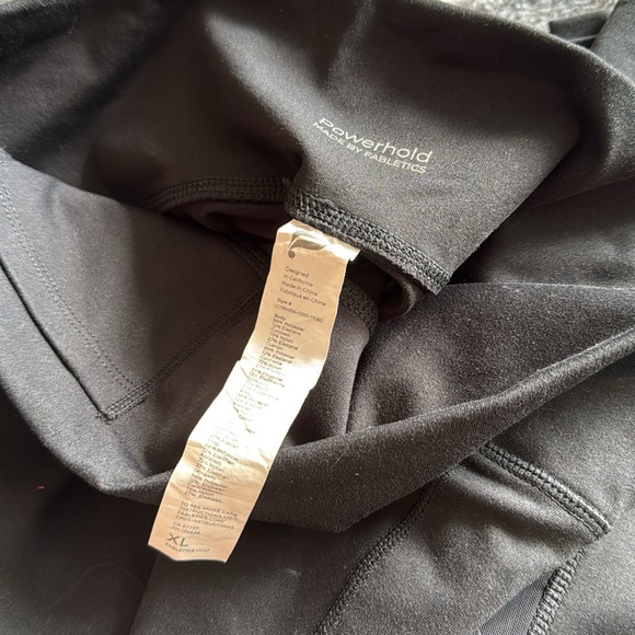 Fabletics Solid Black Powerhold Capri Leggings Workout Althletic - Picture 2 of 2